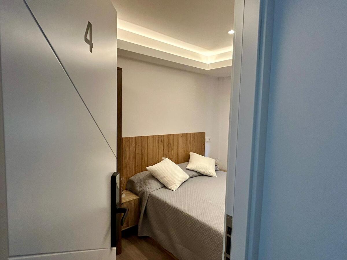 MITRA Sarria Living Suite 4 - 5